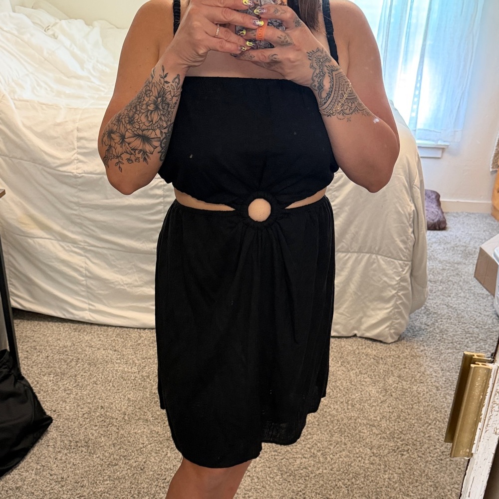 Aakaa Black Cutout Ring Detail Mini Dress - Picture 2 of 5